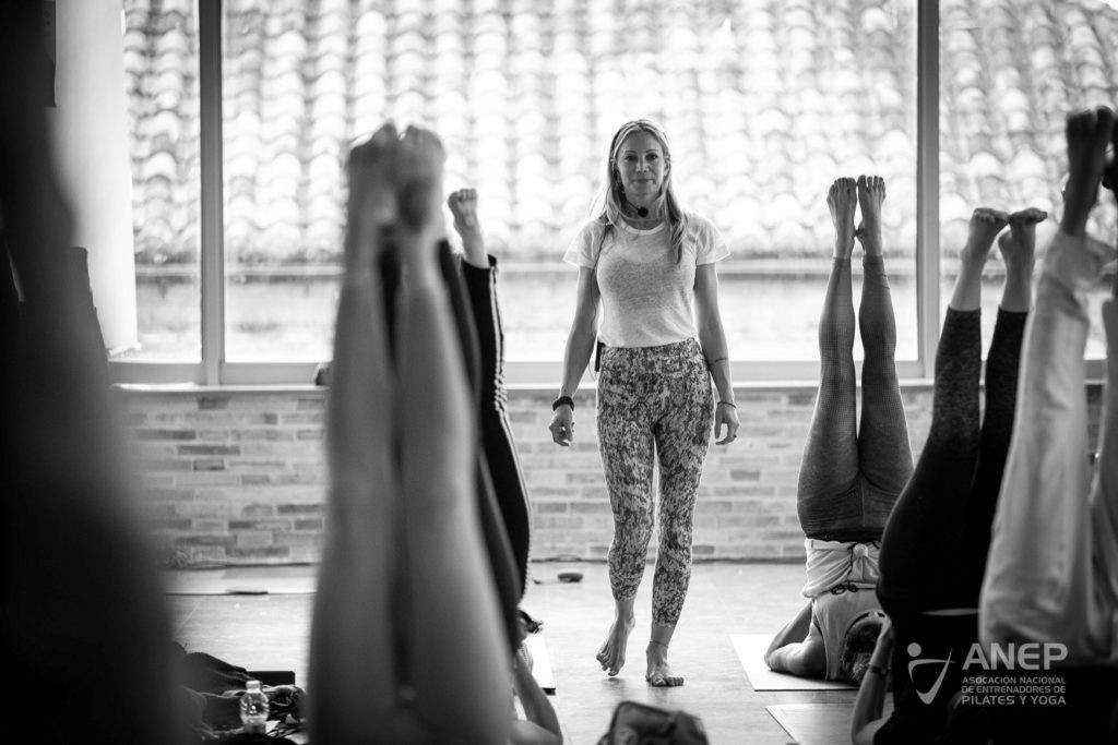¿A qué se dedica un profesor de yoga?
